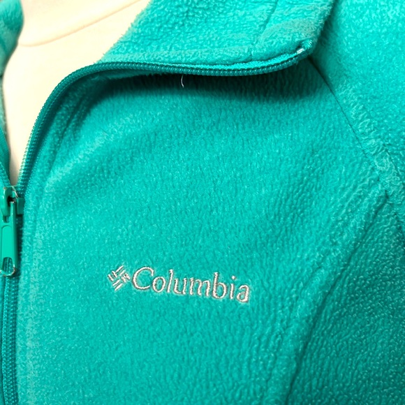 Columbia Jackets & Blazers - COLUMBIA🍃Fleece JACKET in Aqua Green Full Zip & 2 Zippered Side Pockets